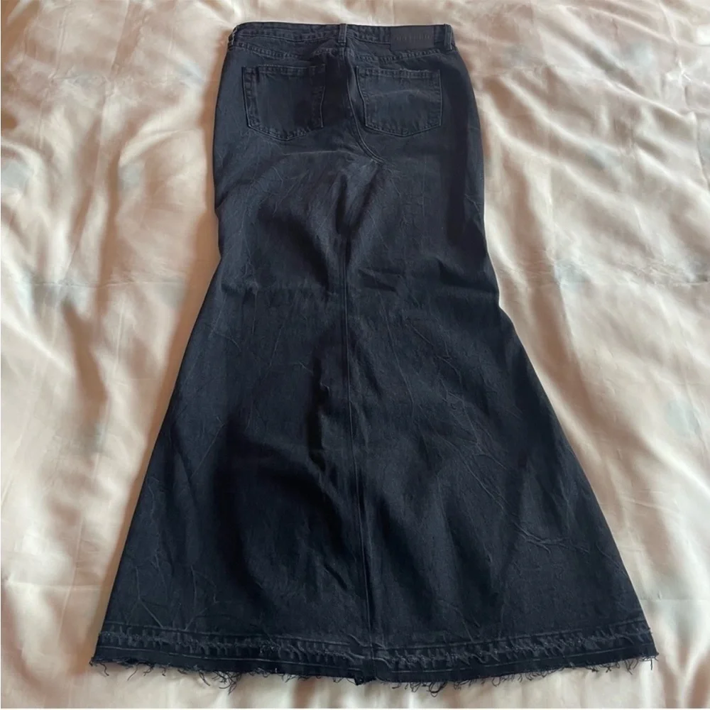 Grlfrnd- Ariana Flared Mid Rise Denim Maxi Skirt In Black East Side Size 27